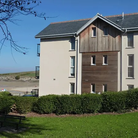 Porth Sands Beachfront *